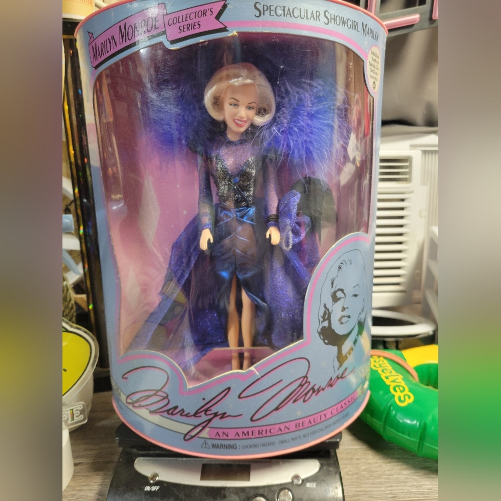 Marilyn Monroe NIB 1993‎ Spectacular Show Girl Doll